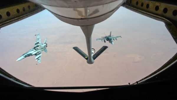 Fuerzas aéreas canadienses y estadounidenses en la operación contra el EI en Irak - Sputnik Mundo