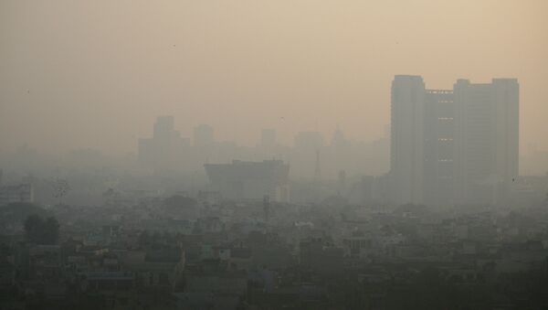 Contaminación de aire en el oeste de Delhi - Sputnik Mundo