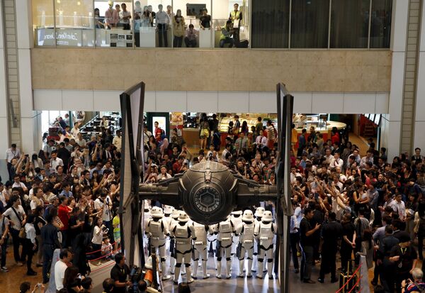 'Guerra de las galaxias' en el aeropuerto de Singapur - Sputnik Mundo