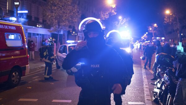 Policía de la unidad élite en el lugar del ataque a la sala de conciertos Bataclan en París - Sputnik Mundo