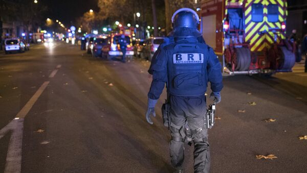 Lugar del atentado en París - Sputnik Mundo