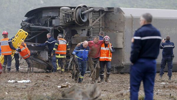 Socorristas investigan el lugar de siniestro del tren TGV cerca de Estrasburgo, Francia - Sputnik Mundo
