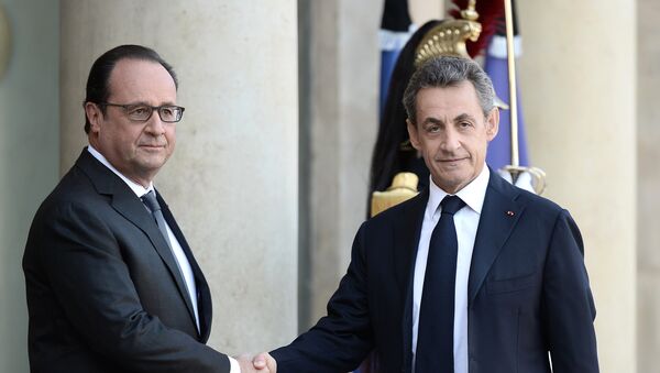 Nicolás Sarkozy, líder del Partido Los Republicanos (dcha.) durante el encuentro con François Hollande - Sputnik Mundo