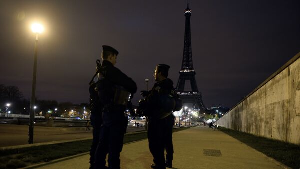 Policías franceses en París - Sputnik Mundo