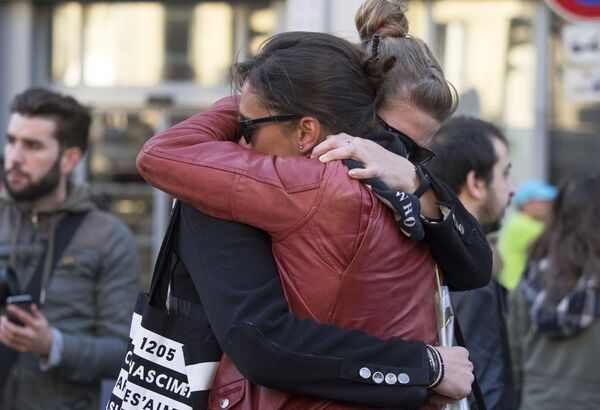 El mundo expresa su dolor por las víctimas de los atentados en París - Sputnik Mundo