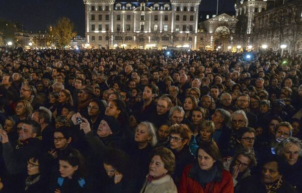 El mundo expresa su dolor por las víctimas de los atentados en París - Sputnik Mundo