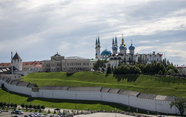 La belleza del complejo histórico del Kremlin de Kazán fue señalada por el 23% de los encuestados.En la foto: el Kremlin de Kazán. De derecha a izquierda: Catedral de la Anunciación, Mezquita Kul-Sharif, casa episcopal. - Sputnik Mundo