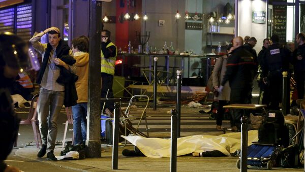 Lugar de uno de los atentados en París - Sputnik Mundo
