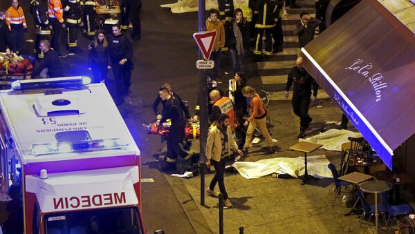 El lugar de uno de los atentados en París - Sputnik Mundo