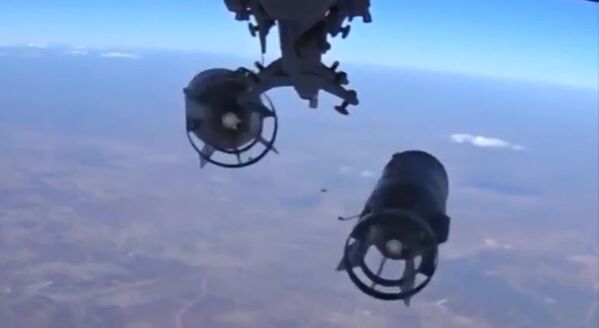 Bautismo de fuego de la aviación estratégica rusa en cielo sirio - Sputnik Mundo