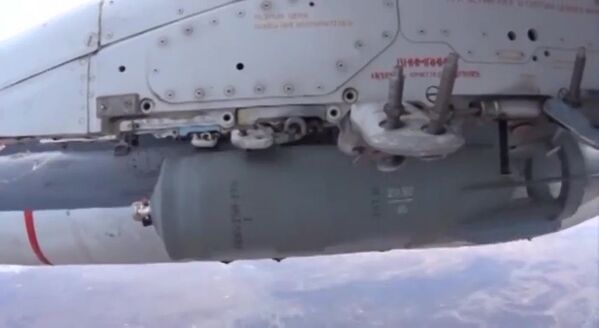 Bautismo de fuego de la aviación estratégica rusa en cielo sirio - Sputnik Mundo