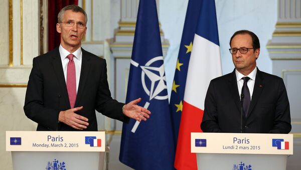 Secretario general de la OTAN, Jens Stoltenberg y presidente de Francia, François Hollande - Sputnik Mundo