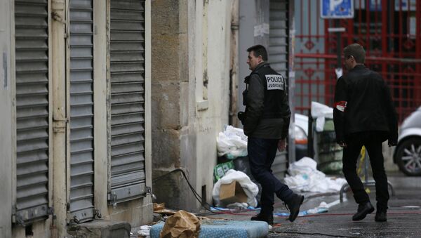 Descubren el cuerpo de una mujer en el piso asaltado en Saint-Denis - Sputnik Mundo