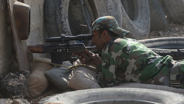 Soldado del ejército sirio en la lucha contra los terroristas - Sputnik Mundo