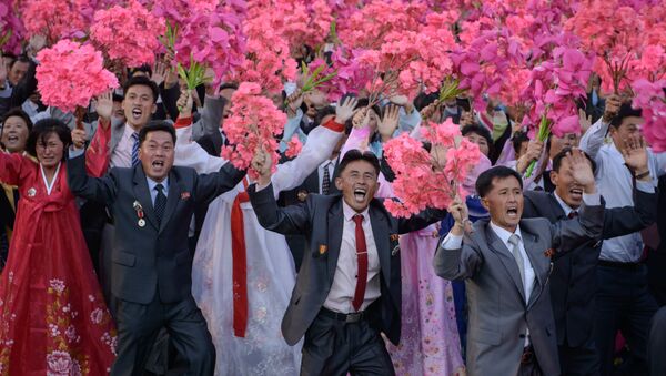 Norcoreanos participan en una fiesta nacional (Archivo) - Sputnik Mundo