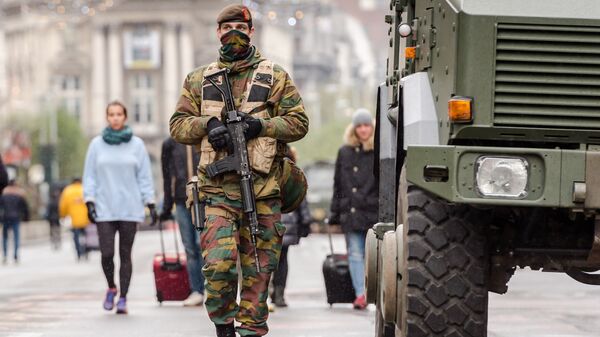Soldado belga en el centro de Bruselas - Sputnik Mundo