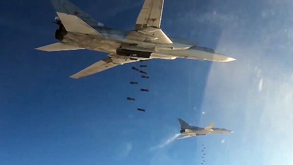 Aviación rusa ataca posiciones de Daesh en Siria - Sputnik Mundo
