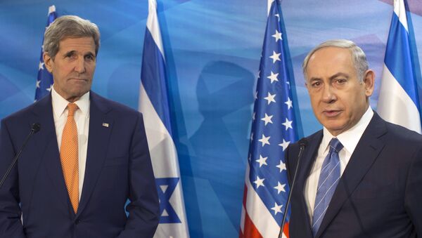 Secretario de Estado de EEUU, John Kerry y primer ministro de Israel, Benjamín Netanyahu durante un encuentro en Jerusalén (archivo) - Sputnik Mundo