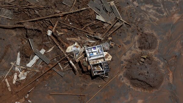 Consecuencias de la ruptura de la represa minera de Samarco en Mariana, Brasil (archivo) - Sputnik Mundo