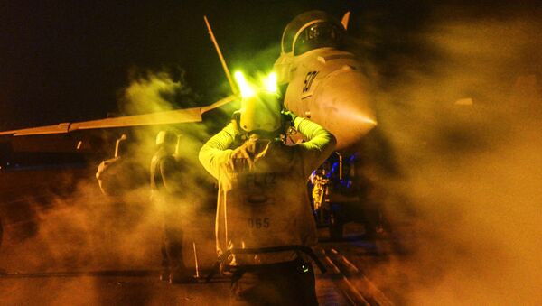 Caza E/A-18G Growler en la operación contra el EI en Irak y Siria - Sputnik Mundo