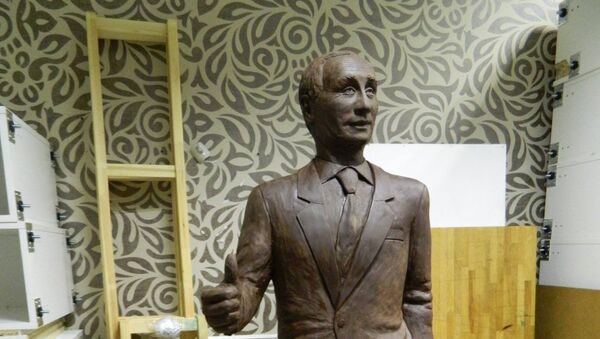 Figura de Putin hecha con 70 kilogramos de chocolate - Sputnik Mundo