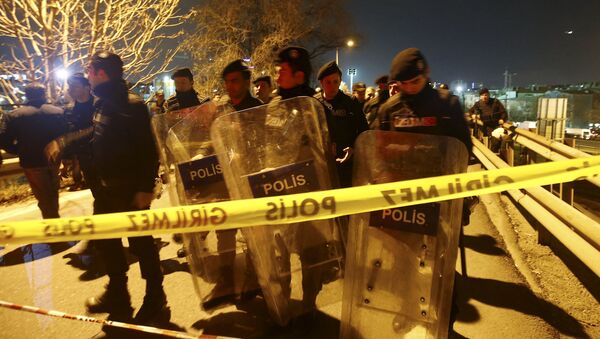 Policías turcos en el lugar de la explosión en Estambul - Sputnik Mundo