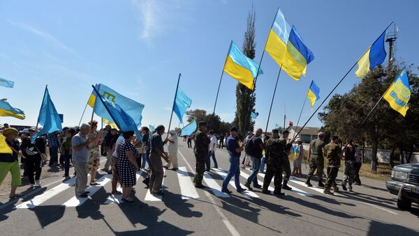 Activistas ucranianos cerca la frontera con Crimea - Sputnik Mundo