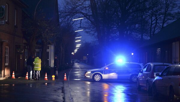 Police block road during international manhunt operation in North Rhine-Westphalia - Sputnik Mundo