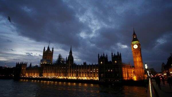 El Parlamento británico aprueba ataques aéreos contra Daesh en Siria - Sputnik Mundo