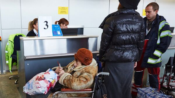 Control de pasaportes en el aeropuerto de Járkov - Sputnik Mundo