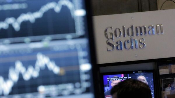 Una pantalla en la Bolsa de Nueva York con la inscripción de Goldman Sachs - Sputnik Mundo
