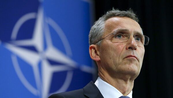 El secretario general de la OTAN Stoltenberg durante una conferencia de los ministros de exteriores en Bruselas - Sputnik Mundo