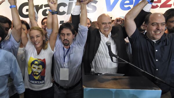 Oposición venezolana celebra la victoria en las elecciones parlamanetarias - Sputnik Mundo