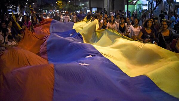 Venezuelan opposition supporters celebrate the results of the legislative election in Caracas - Sputnik Mundo