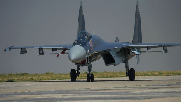 Caza Su-35 de las Fuerzas Aeroespaciales de Rusia - Sputnik Mundo