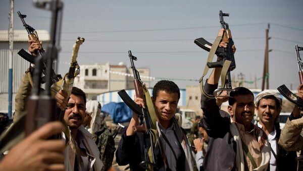 Rebeldes hutíes demuestran sus aramas de fuego, Yemen - Sputnik Mundo