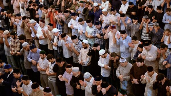 Musulmanes rezando - Sputnik Mundo