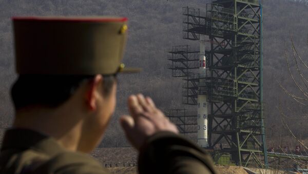 El lanzamiento de un cohete nortecoreano desde la base de Sohae (archivo) - Sputnik Mundo