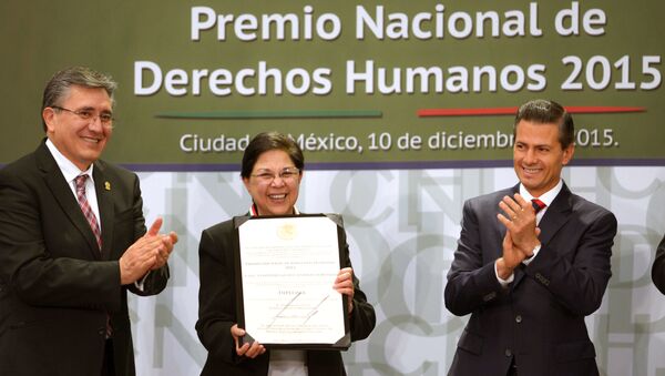 Luis Raúl González Pérez, presidente de CNDH, Consuelo Gloria Morales Elizondo, y Enrique Peña, presidente de México - Sputnik Mundo