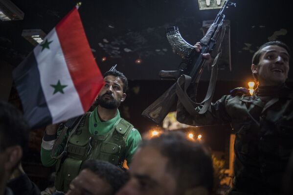 El Ejército sirio rompe el asedio de la base aérea de Kweiris - Sputnik Mundo