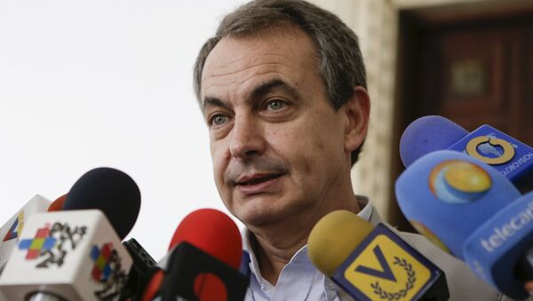 Former Spanish Prime Minister Jose Luis Rodriguez Zapatero addresses the media after a meeting with Venezuela's foreign minister Delcy Rodriguez in Caracas, December 8, 2015. - Sputnik Mundo