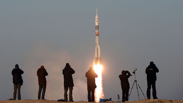 Lanzamiento del cohete Soyuz ( imagen referencial) - Sputnik Mundo