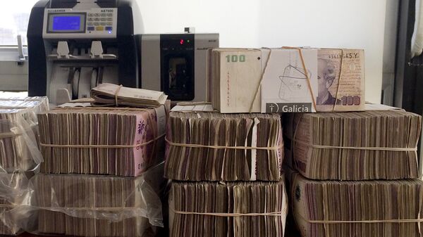Pesos argentinos en una casa de cambios en Buenos Aires (archivo) - Sputnik Mundo