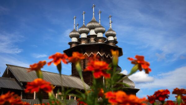 Iglesia en la isla Kizhi ubicada en el lago Onega en la república de Carelia, Rusia - Sputnik Mundo