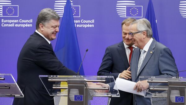 Presidente de Ucrania, Petró Poroshenko, presidente del Consejo Europeo, Donald Tusk  y presidente de la Comisión Europea, Jean-Claude Juncker - Sputnik Mundo