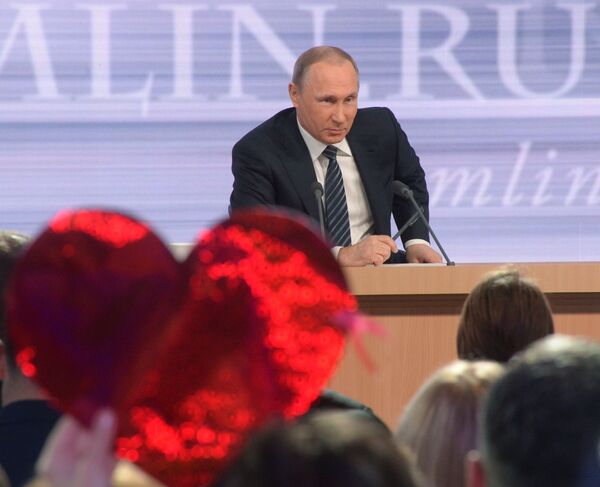 Las emociones en la gran rueda de prensa de Vladímir Putin - Sputnik Mundo