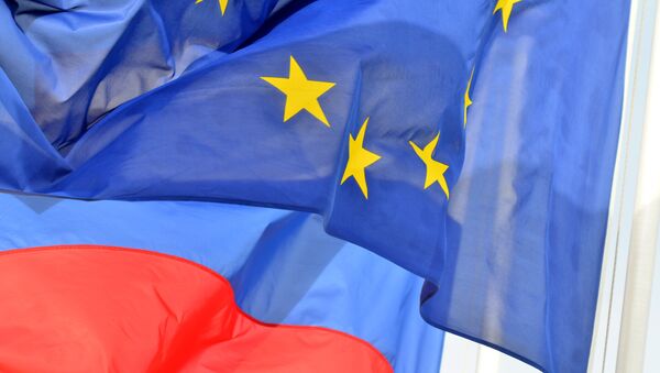 Flags of Russia and EU - Sputnik Mundo