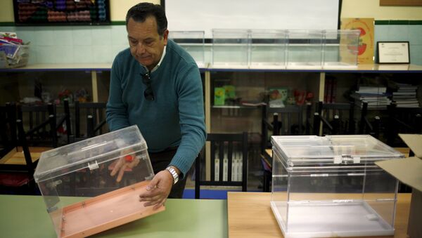 An election worker prepares ballot boxes ahead of Spain's general election at a school in Ronda - Sputnik Mundo
