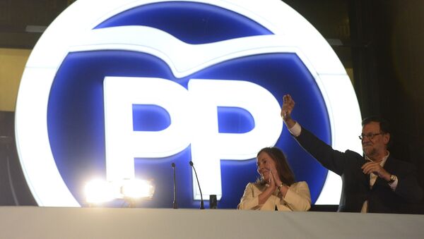 Mariano Rajoy durante la celebración de victoria del Partido Popular en elecciones en España (archivo) - Sputnik Mundo