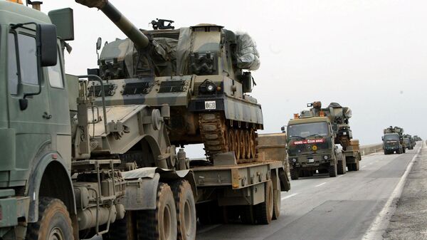 Un convoy militar turco en la frontera entre Turquía e Irak (archivo) - Sputnik Mundo